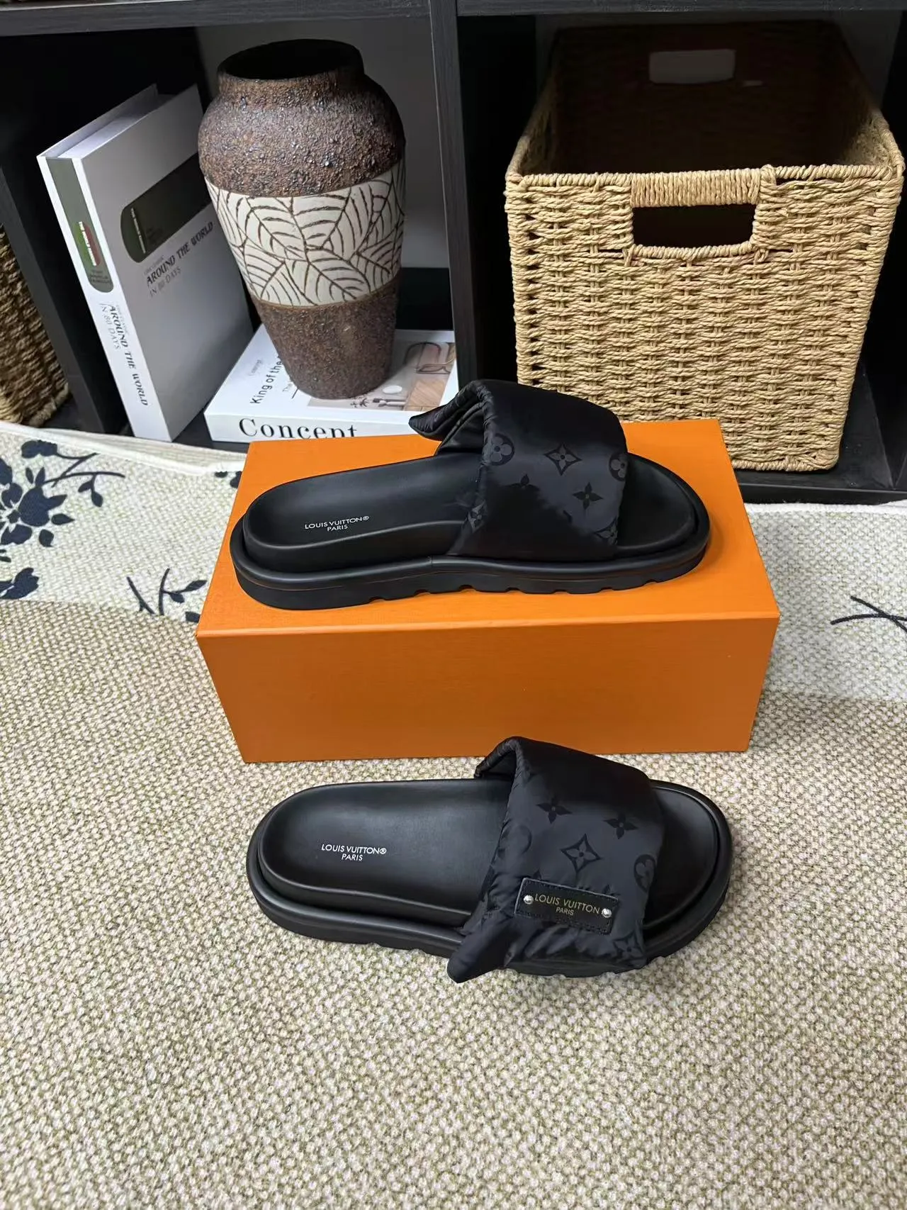 P340 yuan LV Louis Vuitton Full of high-end feel! A popular model among bloggers at home and abroad, it’s retro and fashionable, and looks stunning on your feet! Mainly recommended model on the official website★ ━━━━━ ЅᏇєєt ━━━━━ ▪️Upper: original calfskin ➕5D printing process ▪️Inner: imported mixed sheepskin ▪️Outsole: original molded foam outsole ▪️Size: Female 35-40 Men's 39-44 (women's 41 men's 45)